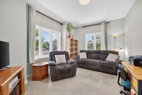 2 Irwin Crescent, New Tecumseth, ON - Indoor Photo Showing Living Room