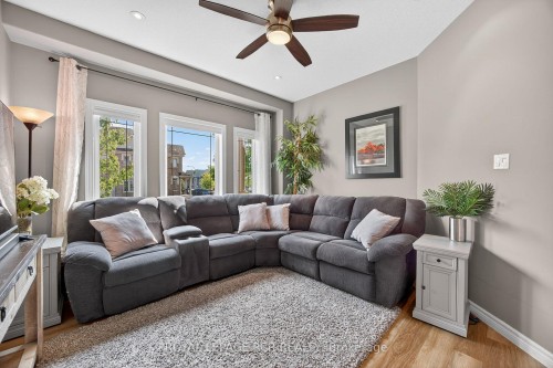 2 Irwin Crescent, New Tecumseth, ON - Indoor Photo Showing Living Room