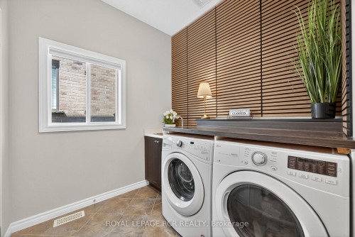 2 Irwin Crescent, New Tecumseth, ON - Indoor Photo Showing Laundry Room