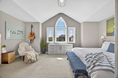 2 Irwin Crescent, New Tecumseth, ON - Indoor Photo Showing Bedroom