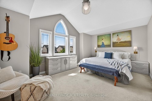 2 Irwin Crescent, New Tecumseth, ON - Indoor Photo Showing Bedroom