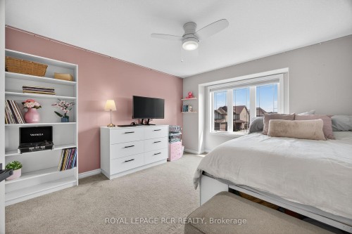 2 Irwin Crescent, New Tecumseth, ON - Indoor Photo Showing Bedroom
