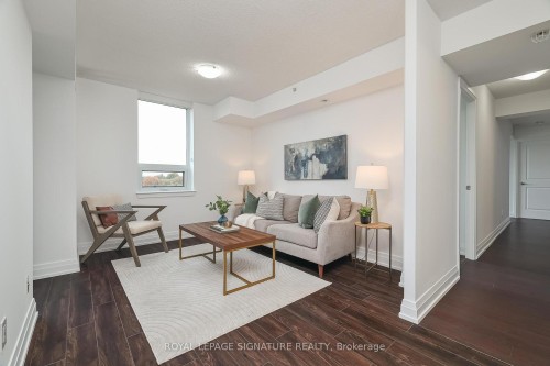 502-3520 Danforth Avenue, Toronto, ON - Indoor Photo Showing Living Room