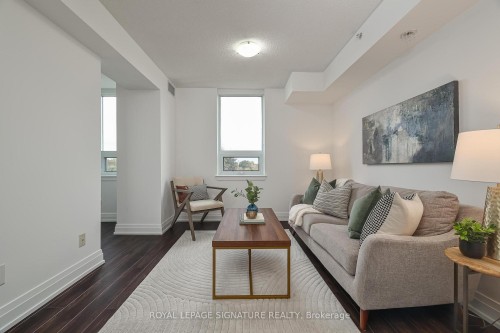 502-3520 Danforth Avenue, Toronto, ON - Indoor Photo Showing Living Room