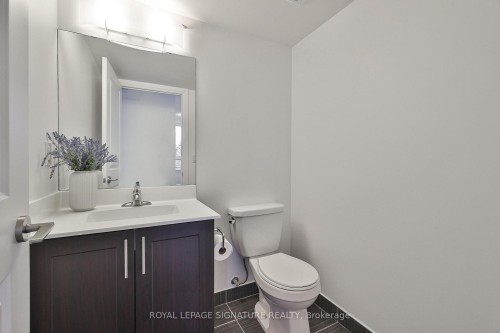 502-3520 Danforth Avenue, Toronto, ON - Indoor Photo Showing Bathroom
