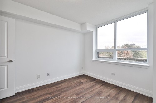 502-3520 Danforth Avenue, Toronto, ON - Indoor Photo Showing Other Room