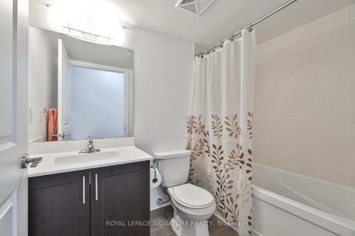 502-3520 Danforth Avenue, Toronto, ON - Indoor Photo Showing Bathroom