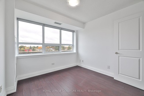 502-3520 Danforth Avenue, Toronto, ON - Indoor Photo Showing Other Room