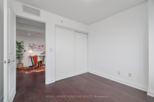 502-3520 Danforth Avenue, Toronto, ON - Indoor Photo Showing Other Room