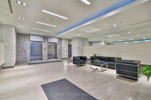 502-3520 Danforth Avenue, Toronto, ON - Indoor Photo Showing Other Room