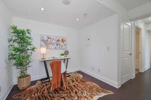 502-3520 Danforth Avenue, Toronto, ON - Indoor Photo Showing Other Room