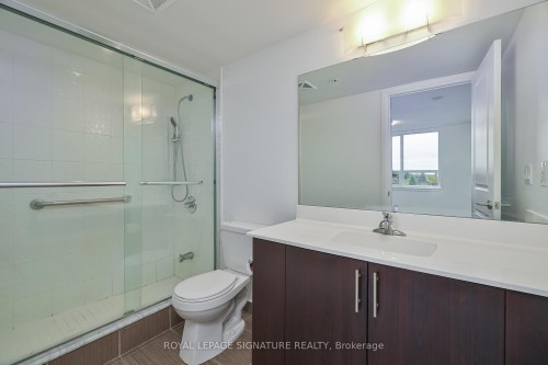 502-3520 Danforth Avenue, Toronto, ON - Indoor Photo Showing Bathroom