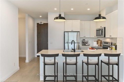 507-101 Locke Street S, Hamilton, ON - Indoor Photo Showing Kitchen With Upgraded Kitchen