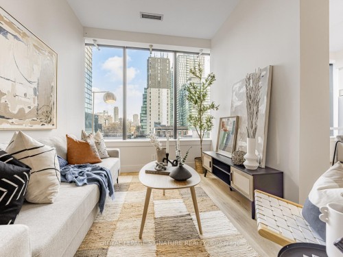 402-5 St Joseph Street, Toronto, ON - Indoor Photo Showing Other Room