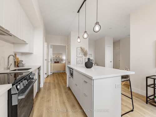 402-5 St Joseph Street, Toronto, ON - Indoor Photo Showing Kitchen With Upgraded Kitchen