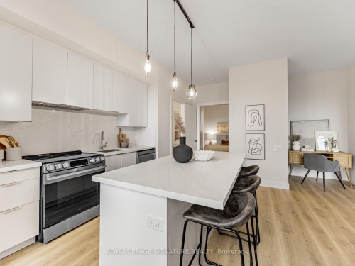 402-5 St Joseph Street, Toronto, ON - Indoor Photo Showing Kitchen With Upgraded Kitchen