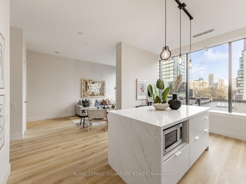 402-5 St Joseph Street, Toronto, ON - Indoor Photo Showing Other Room