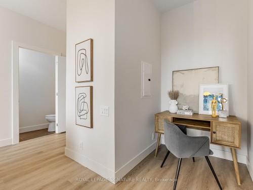 402-5 St Joseph Street, Toronto, ON - Indoor Photo Showing Office