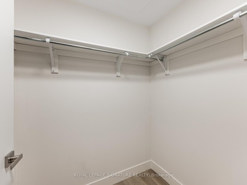 402-5 St Joseph Street, Toronto, ON - Indoor With Storage
