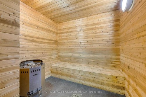 402-5 St Joseph Street, Toronto, ON - Indoor Photo Showing Other Room