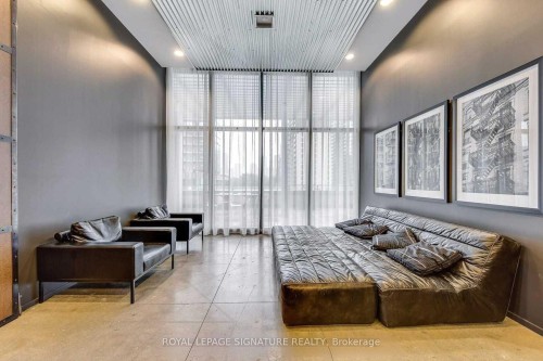 402-5 St Joseph Street, Toronto, ON - Indoor Photo Showing Bedroom