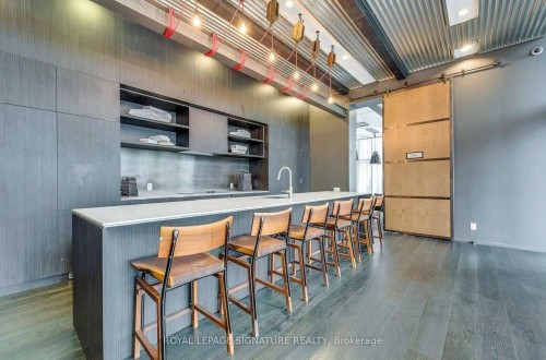 402-5 St Joseph Street, Toronto, ON - Indoor Photo Showing Kitchen
