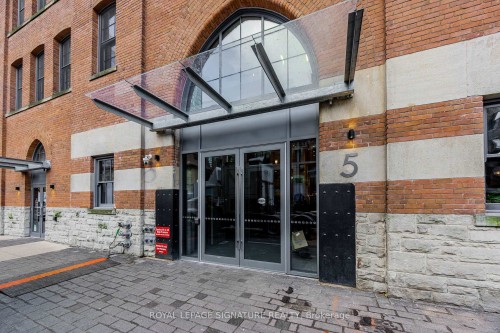 402-5 St Joseph Street, Toronto, ON - Outdoor