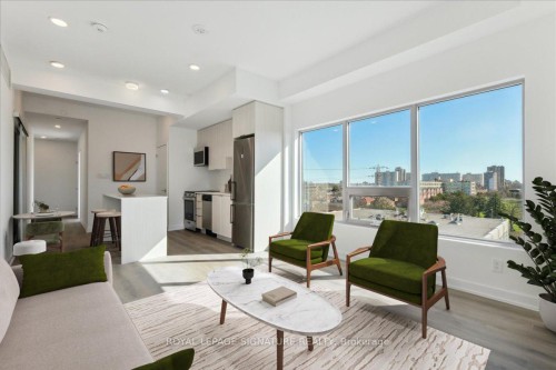 701-2433 Dufferin Street, Toronto, ON - Indoor Photo Showing Living Room