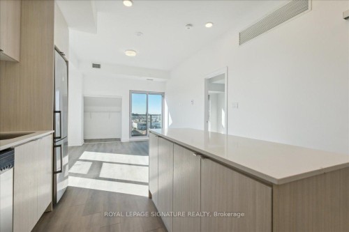 701-2433 Dufferin Street, Toronto, ON - Indoor Photo Showing Kitchen