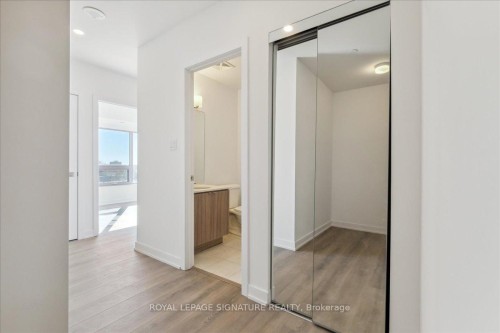 701-2433 Dufferin Street, Toronto, ON - Indoor Photo Showing Other Room