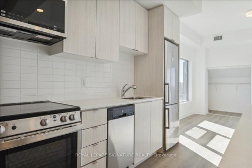 701-2433 Dufferin Street, Toronto, ON - Indoor Photo Showing Kitchen
