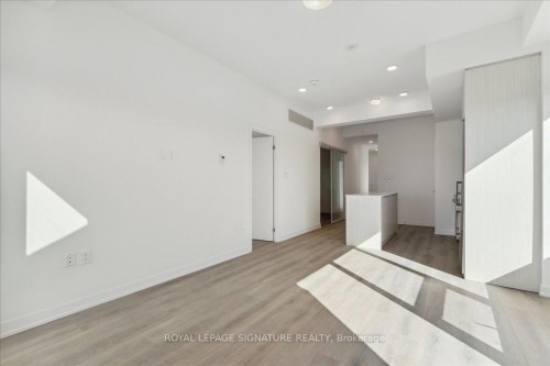 701-2433 Dufferin Street, Toronto, ON - Indoor Photo Showing Other Room