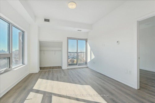 701-2433 Dufferin Street, Toronto, ON - Indoor Photo Showing Other Room