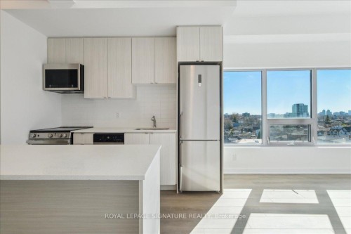 701-2433 Dufferin Street, Toronto, ON - Indoor Photo Showing Kitchen