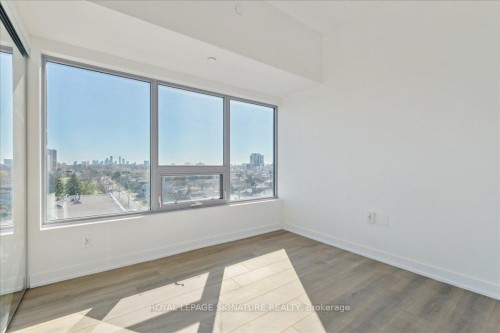 701-2433 Dufferin Street, Toronto, ON - Indoor Photo Showing Other Room