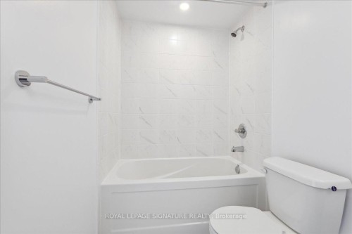 701-2433 Dufferin Street, Toronto, ON - Indoor Photo Showing Bathroom