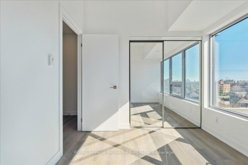 701-2433 Dufferin Street, Toronto, ON - Indoor Photo Showing Other Room