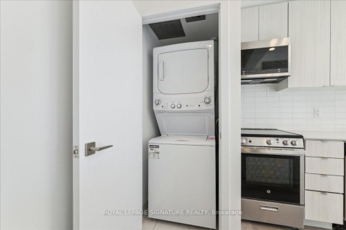 701-2433 Dufferin Street, Toronto, ON - Indoor Photo Showing Laundry Room