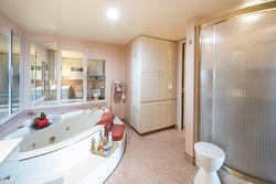 Salle de bains attenante à la CCP - 