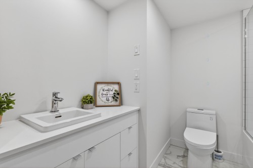 Bathroom - 309-1 Av. Viger O., Montréal (Ville-Marie), QC - Indoor Photo Showing Bathroom