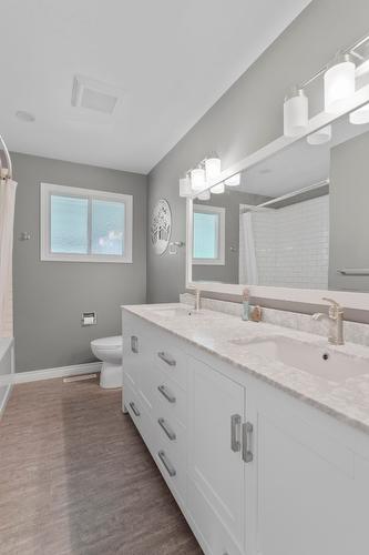 1508 Scott Street, Creston, BC - Indoor Photo Showing Bathroom