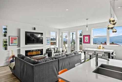 3069 Ourtoland Road, West Kelowna, BC - Indoor Photo Showing Living Room With Fireplace