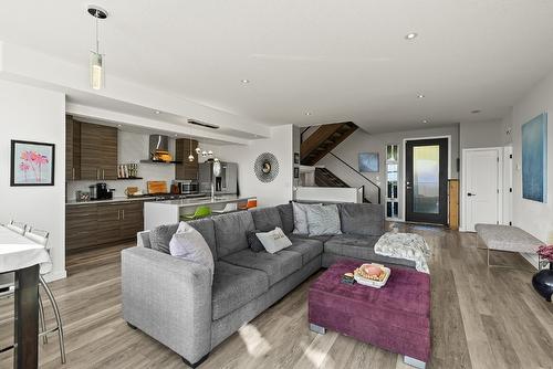 3069 Ourtoland Road, West Kelowna, BC - Indoor Photo Showing Living Room
