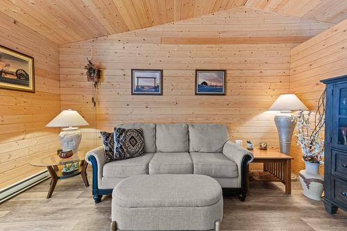 5807 Birch Avenue, Kitchener, BC 