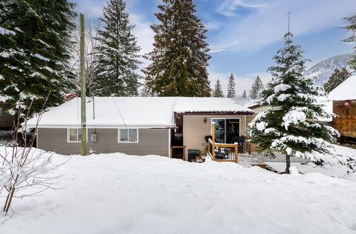 5807 Birch Avenue, Kitchener, BC 