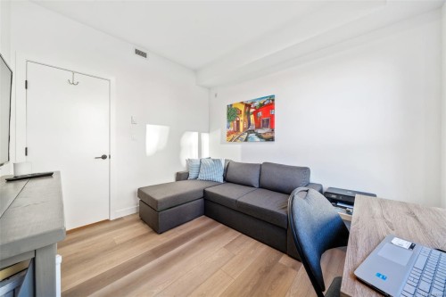 100-3564B Ryder Hesjedal Way, Colwood, BC - Indoor Photo Showing Living Room