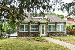 500 Ch. De La Rabastalière E.  Saint-Bruno-De-Montarville, QC J3V 2A8