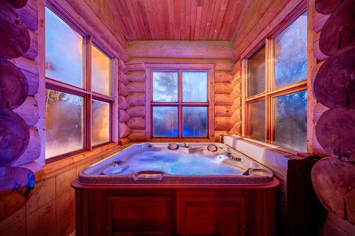 Spa - 365 Ch. Martin-Prévost, Sainte-Béatrix, QC - Indoor Photo Showing Bathroom