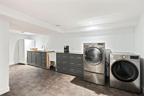 Salle de lavage - 365 Ch. Martin-Prévost, Sainte-Béatrix, QC - Indoor Photo Showing Laundry Room
