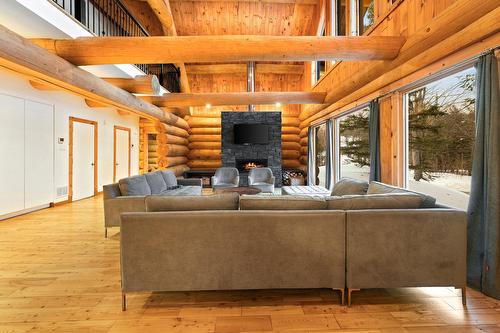 Salon - 365 Ch. Martin-Prévost, Sainte-Béatrix, QC - Indoor With Fireplace
